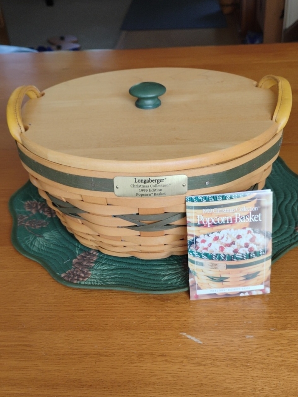 Longaberger 1999 Christmas Collection Popcorn Basket Wood Lid Cloth Plastic